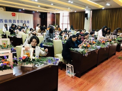市司法局婦委會(huì)舉辦“追逐夢想 綻放風(fēng)采”花藝講座 以花為媒，豐富文化生活，彰顯巾幗風(fēng)采